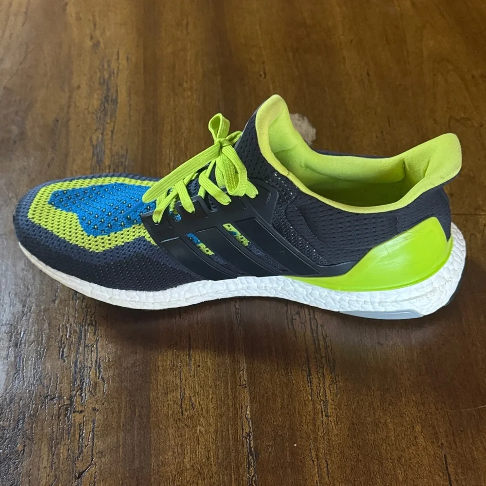 adidas vibrant sneakers